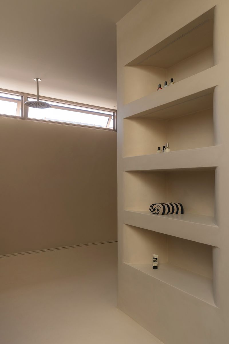 Ensuite shower with built-in shelving — House on Pacific