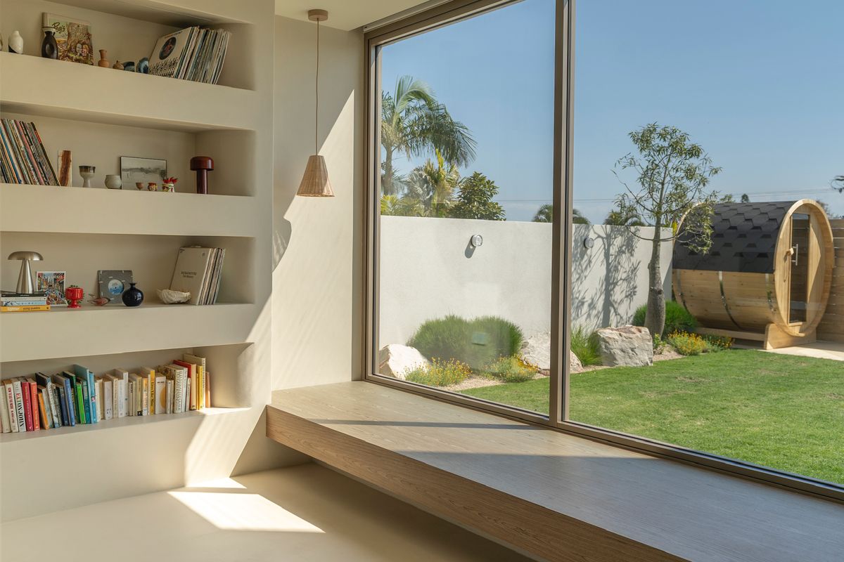 Built-in window seat overlooking the garden and sauna — House on Pacific